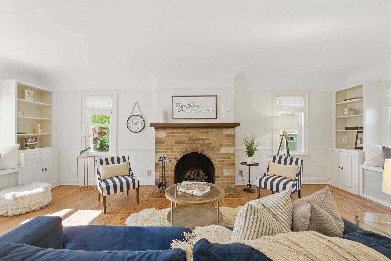 South Milwaukee, WI 53172,202 Lake DRIVE