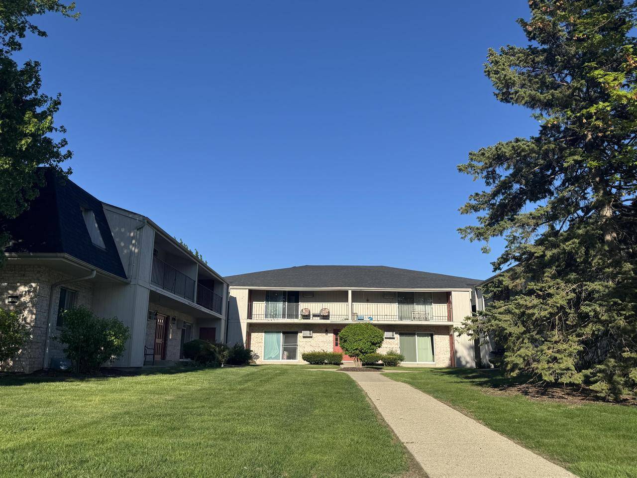 West Allis, WI 53214,1672 S 115th COURT #1