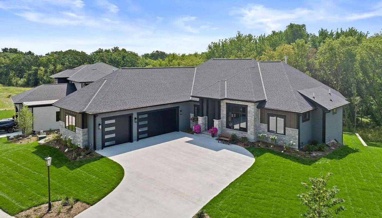 Sussex, WI 53089,N55W25295 Crescent Hill DRIVE