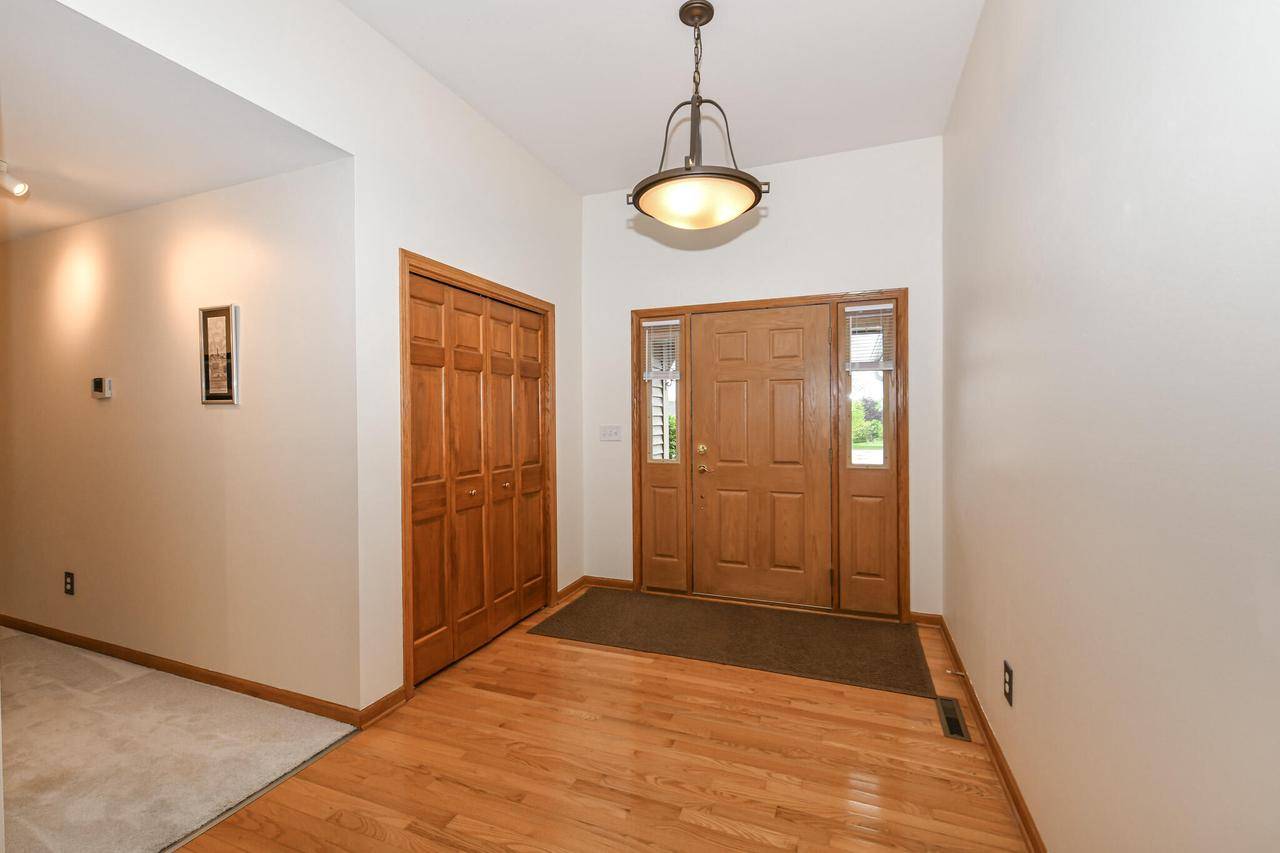 Pewaukee, WI 53072,884 Joshua COURT