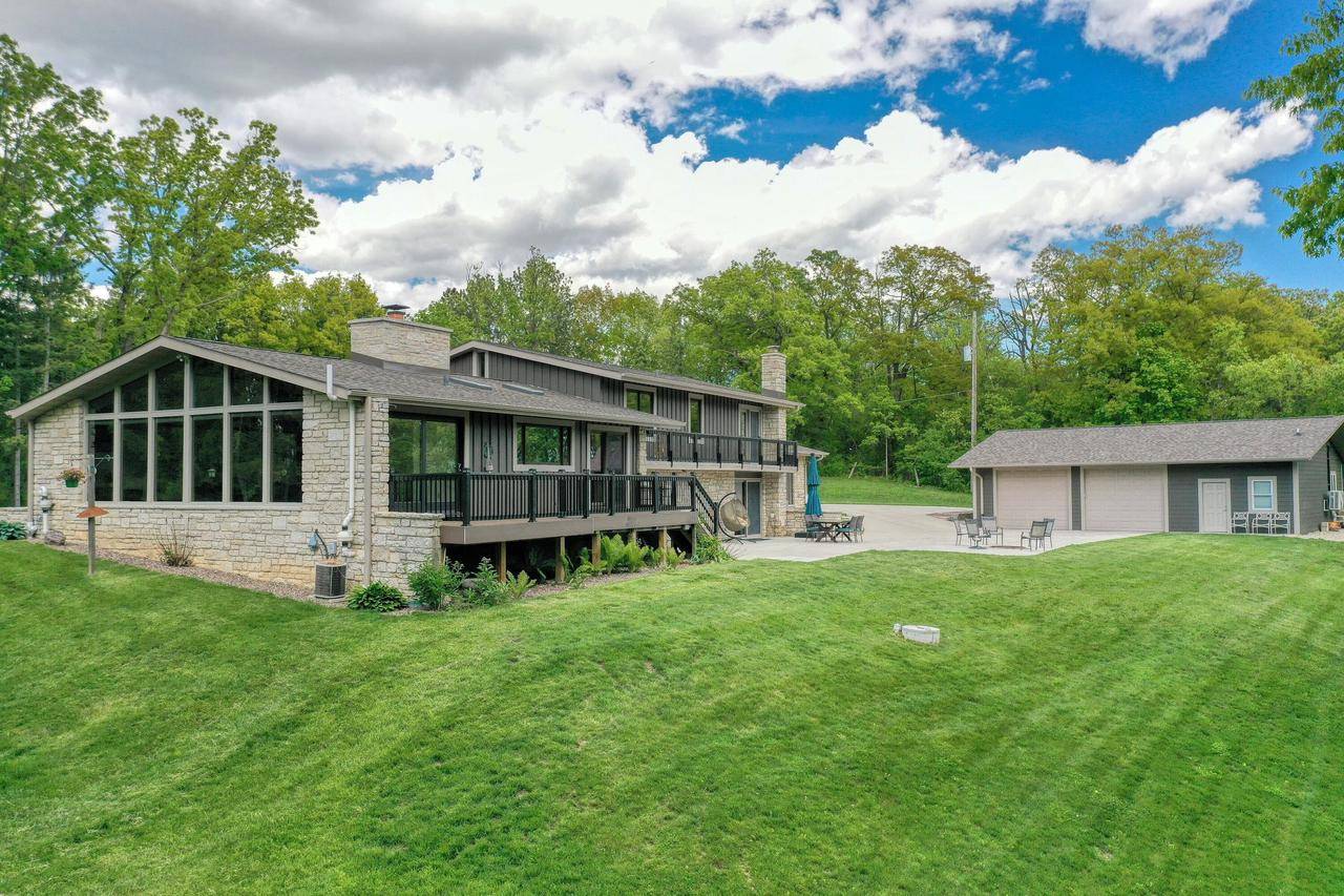 Waukesha, WI 53188,S12W29085 Summit AVENUE