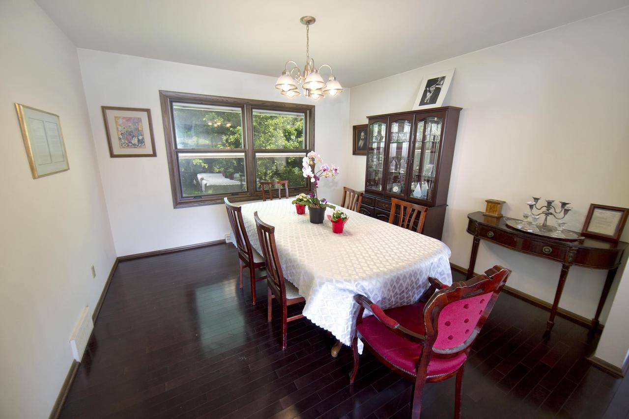 Glendale, WI 53209,6538 N Bethmaur LANE