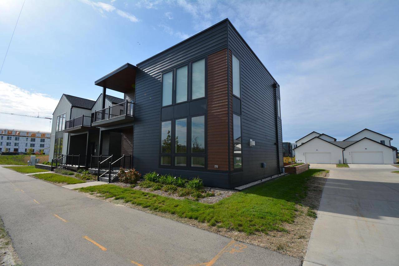 Oak Creek, WI 53154,4200 E Lake Vista BOULEVARD
