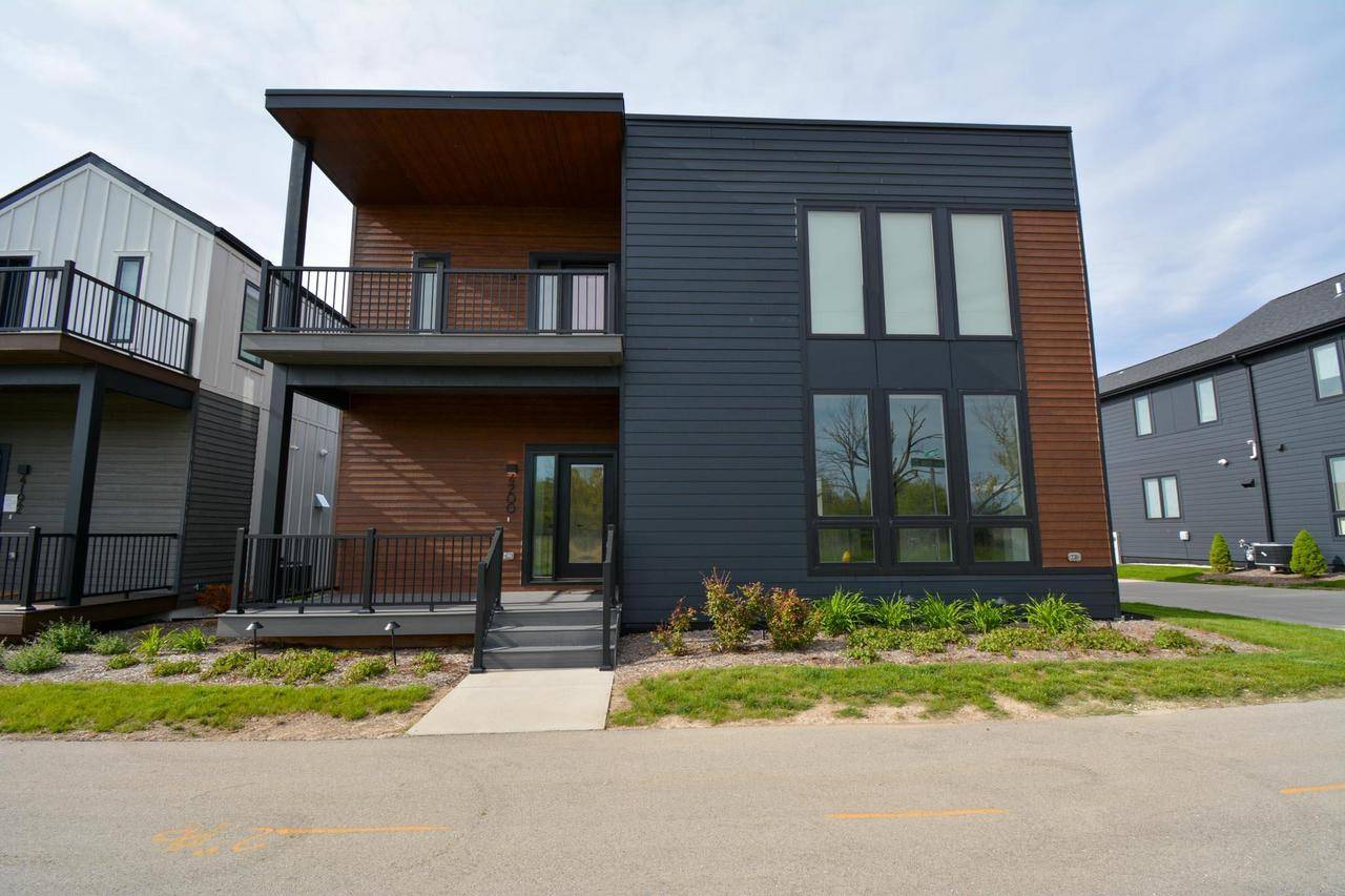 Oak Creek, WI 53154,4200 E Lake Vista BOULEVARD
