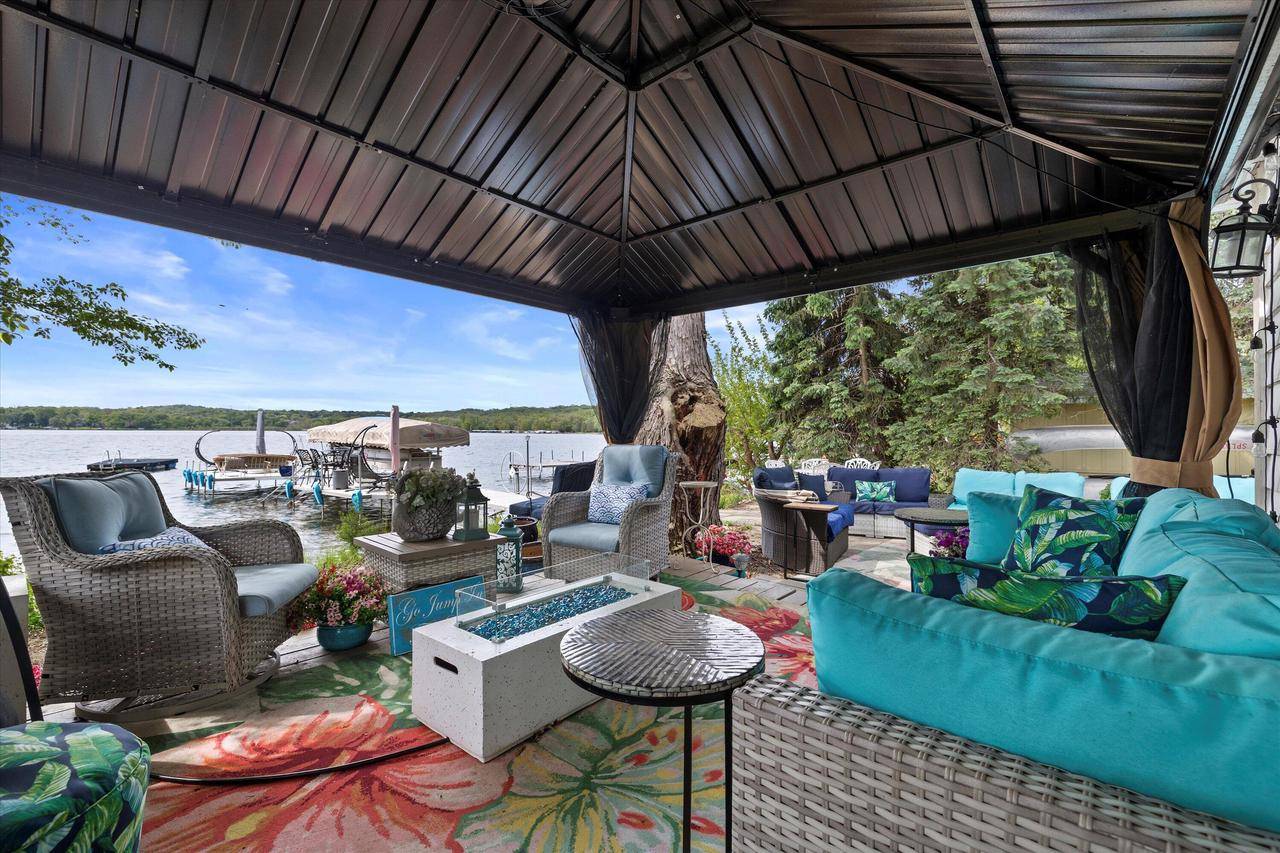 Pewaukee, WI 53072,N26W30255 Maple AVENUE