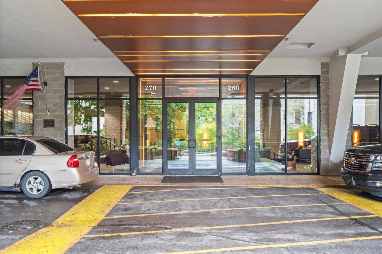 Milwaukee, WI 53202,270 E Highland AVENUE #1031
