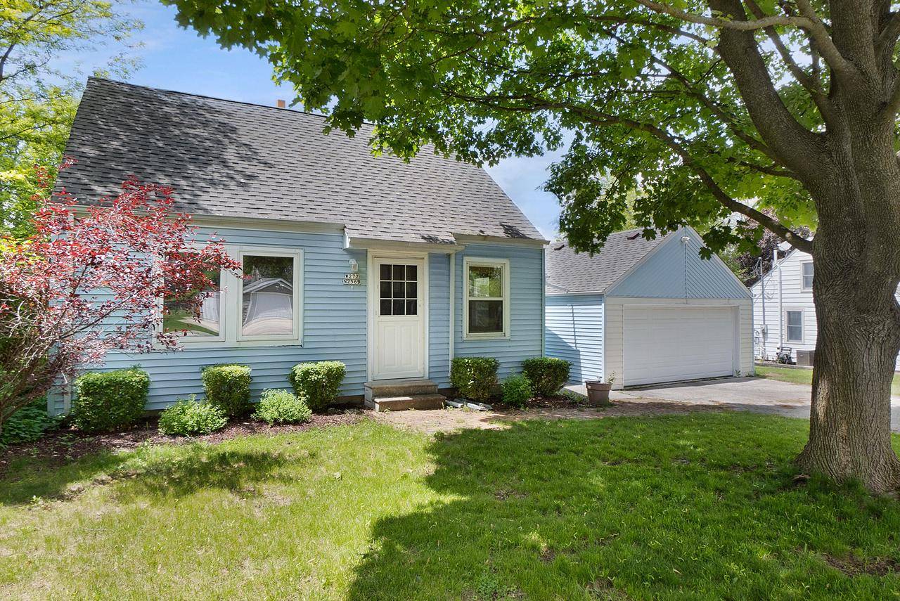 Pewaukee, WI 53072,W272N2569 Apple Tree LANE