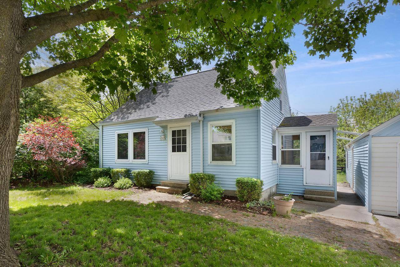 Pewaukee, WI 53072,W272N2569 Apple Tree LANE