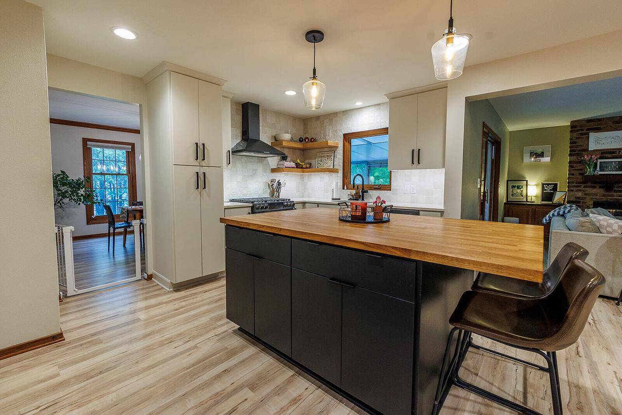 Franklin, WI 53132,6633 W Beacon Hill PLACE
