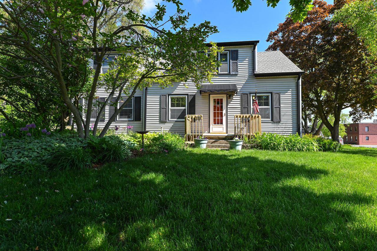Wauwatosa, WI 53226,10906 W Wells STREET