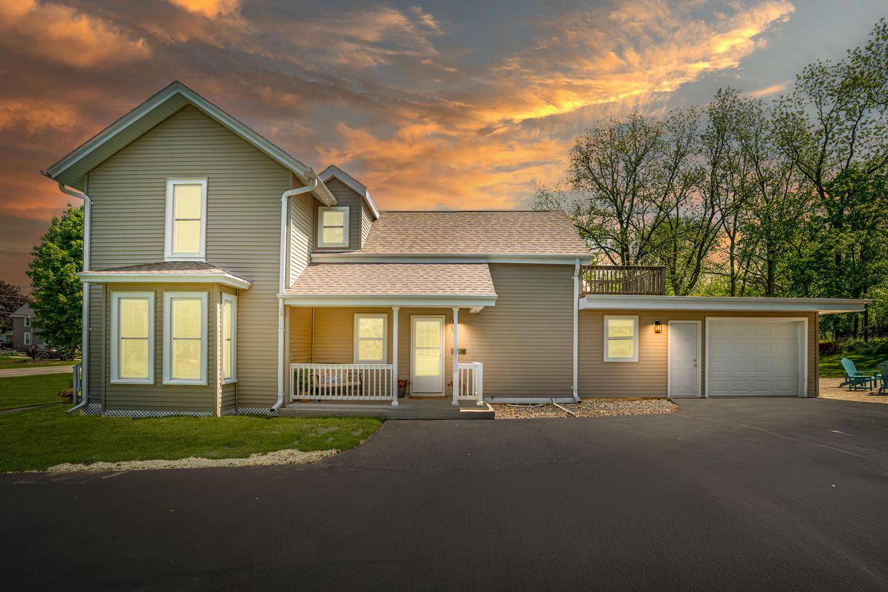 Pewaukee, WI 53072,430 Prospect AVENUE