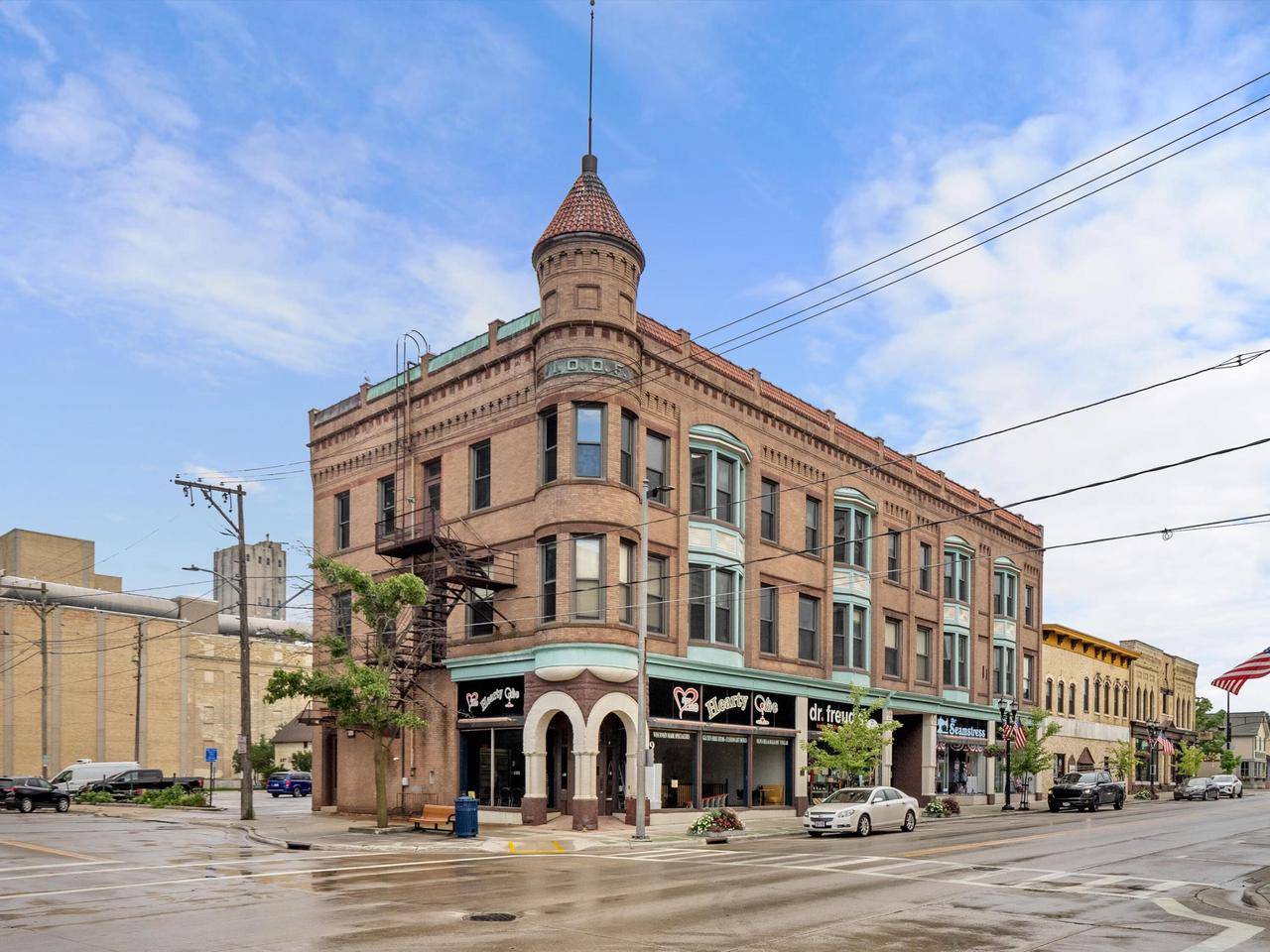 Manitowoc, WI 54220,921 S 8th STREET #931