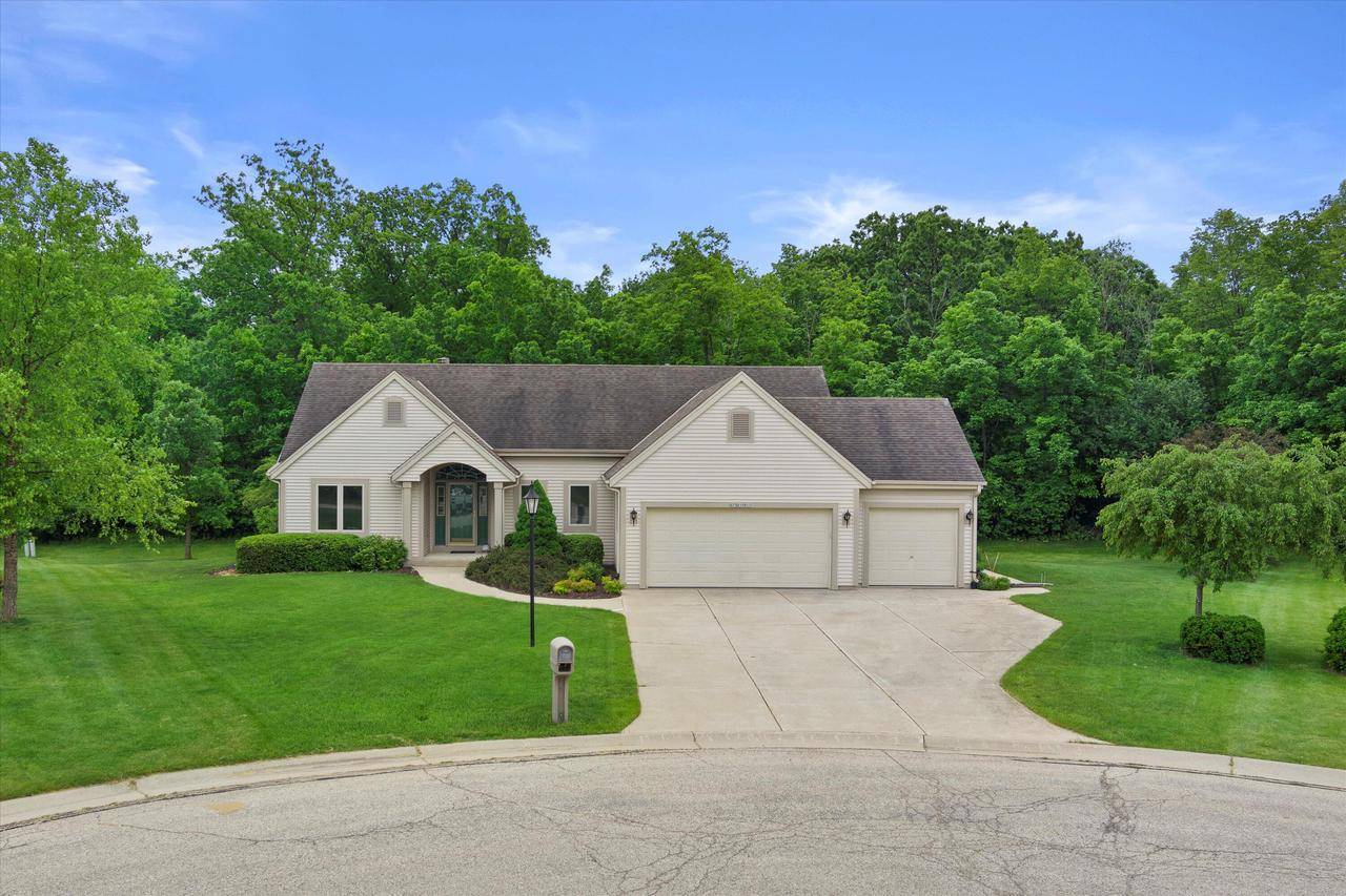 Muskego, WI 53150,S73W15911 Bur Oak COURT