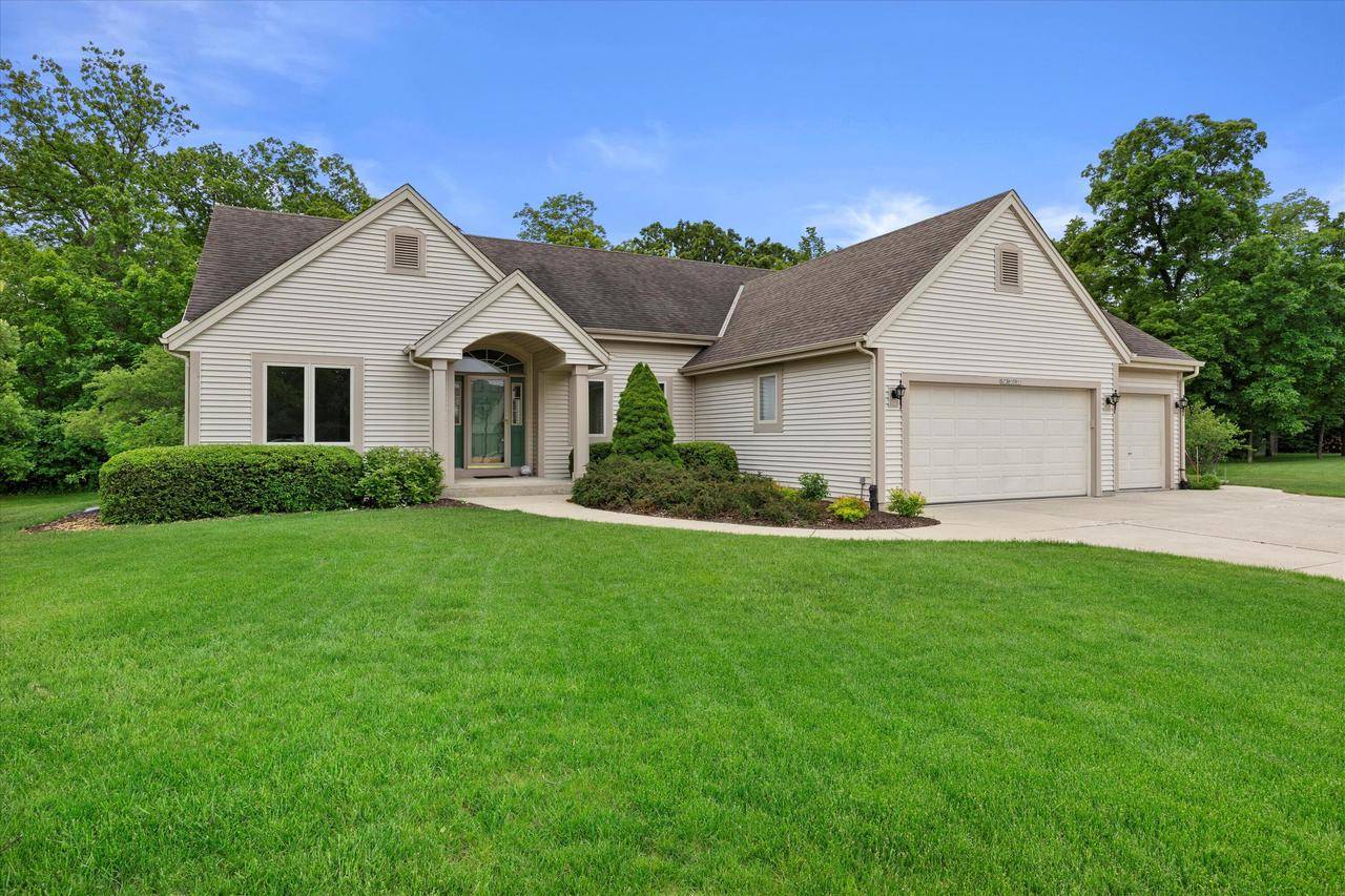 Muskego, WI 53150,S73W15911 Bur Oak COURT