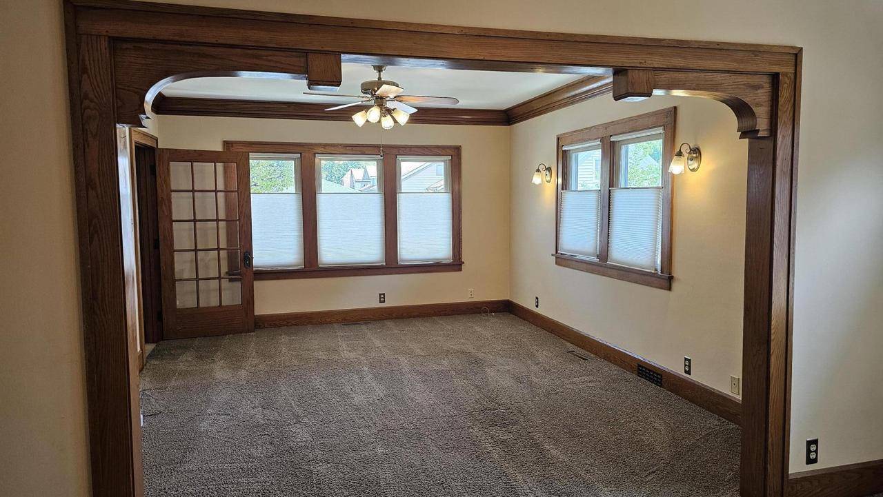 Racine, WI 53405,1320 MONROE AVENUE