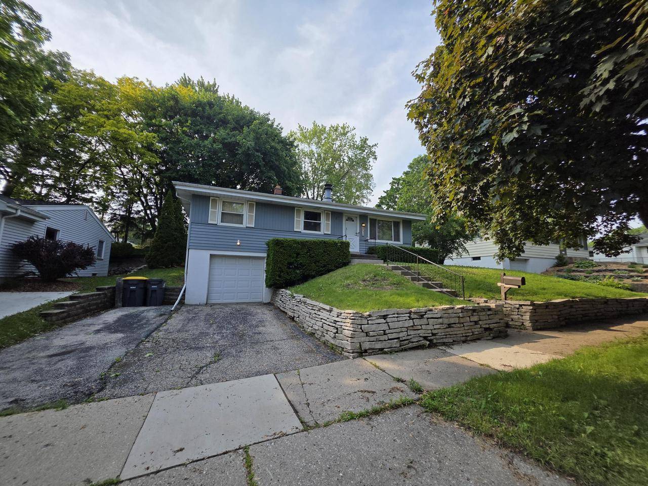 Waukesha, WI 53189,318 Debbie DRIVE