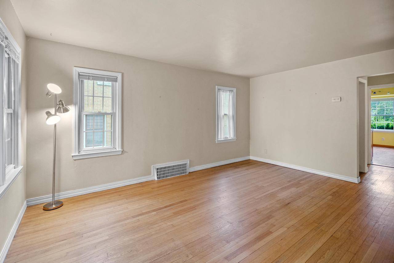 Milwaukee, WI 53221,3749 S 14th STREET