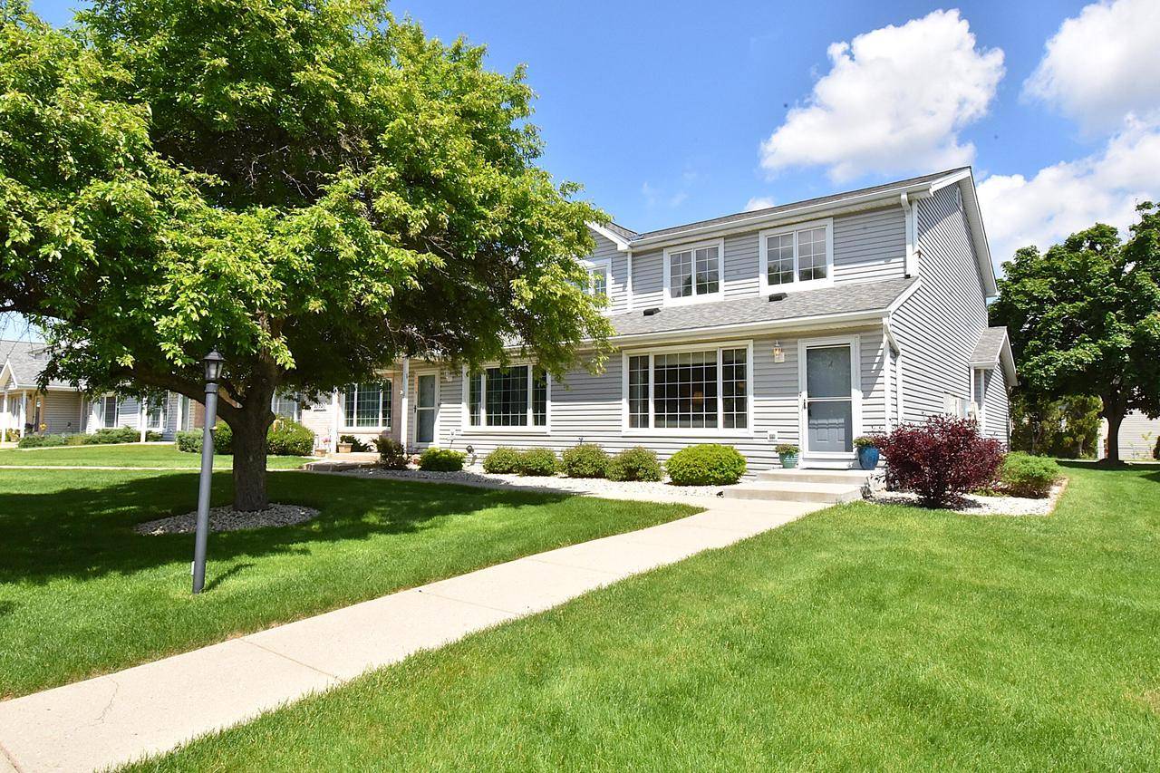 Franklin, WI 53132,10320 W Whitnal Edge CIRCLE #A