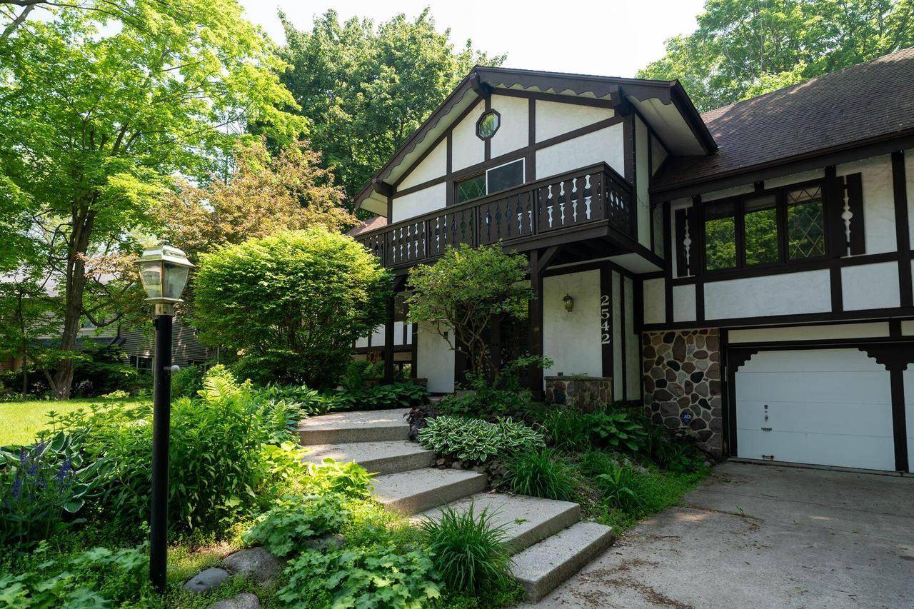 Glendale, WI 53209,2542 W Wending DRIVE