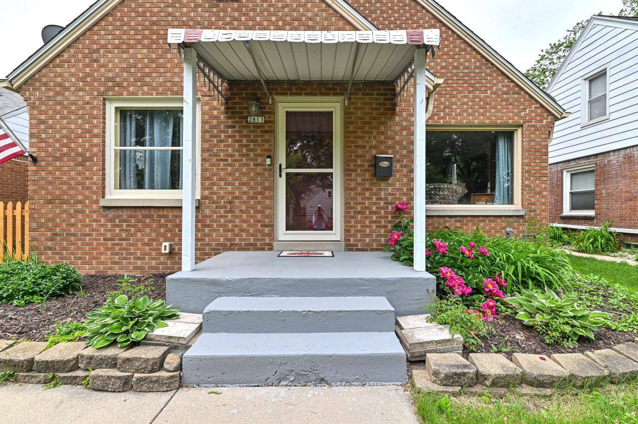 Milwaukee, WI 53222,2813 N 82nd STREET