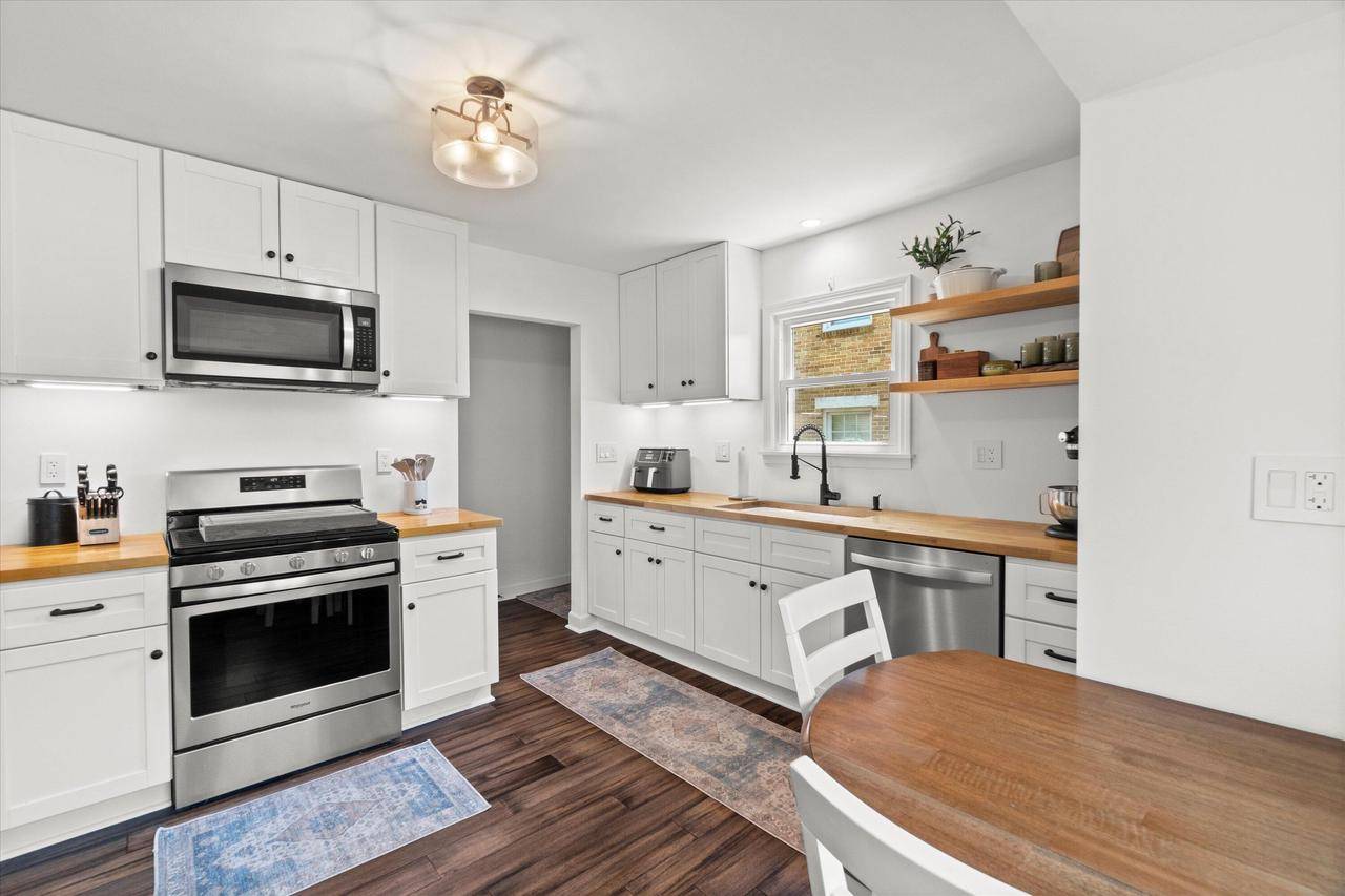 Wauwatosa, WI 53213,155 Glenview AVENUE