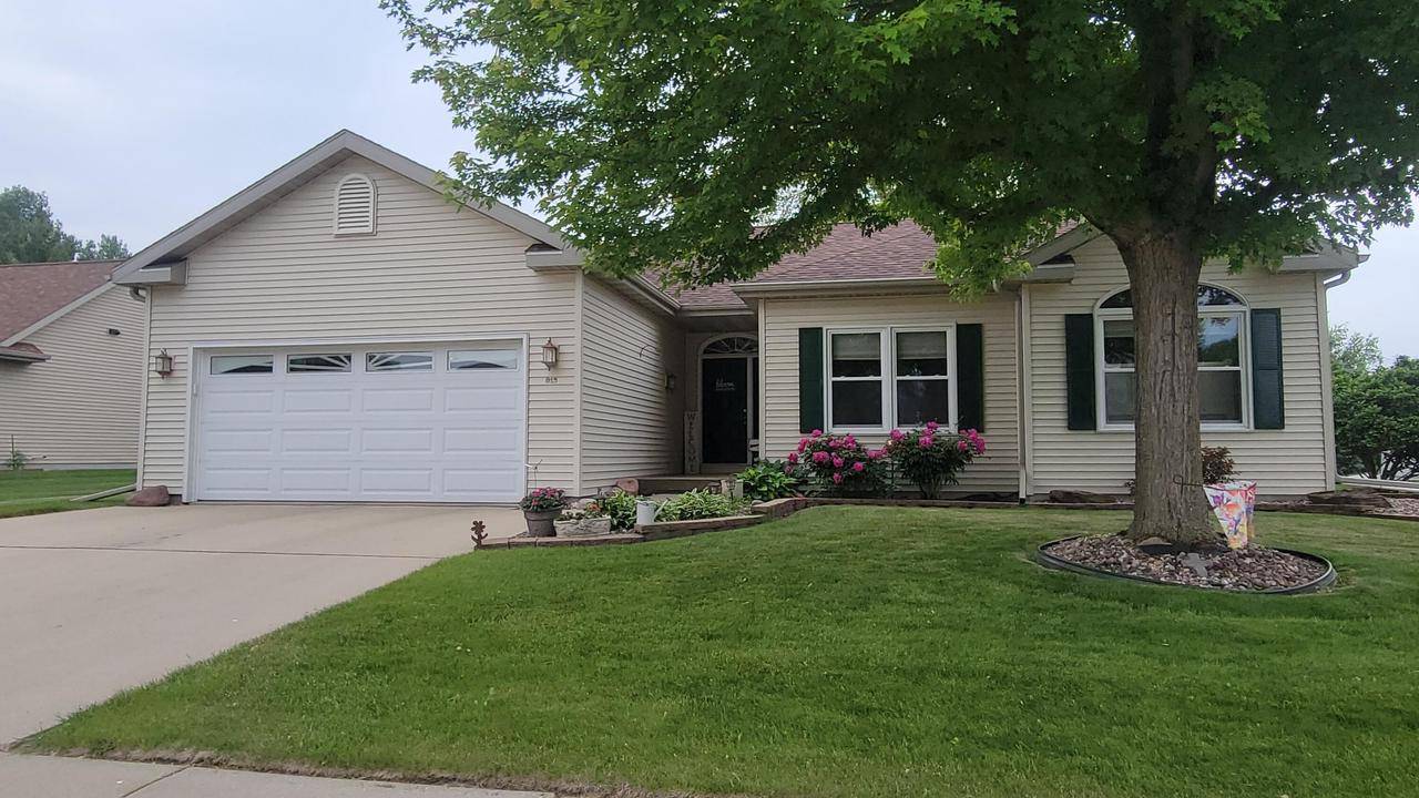 Watertown, WI 53094,815 Oakwood LANE
