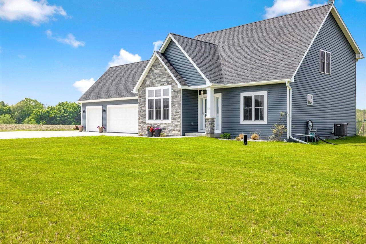 Kewaskum, WI 53040,9045 Townline ROAD