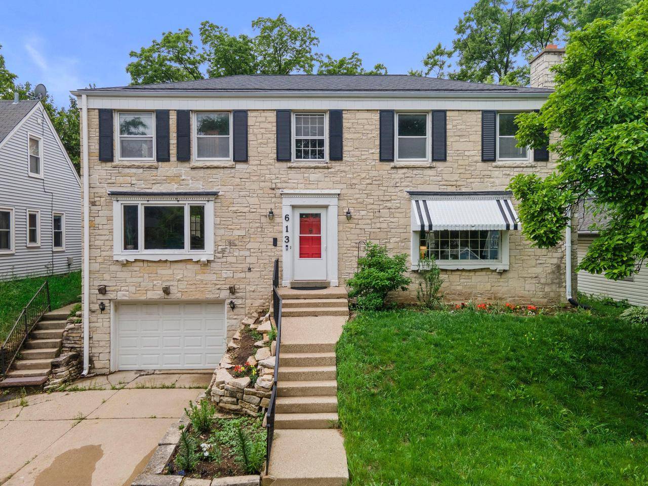 Wauwatosa, WI 53226,613 Pleasant View STREET