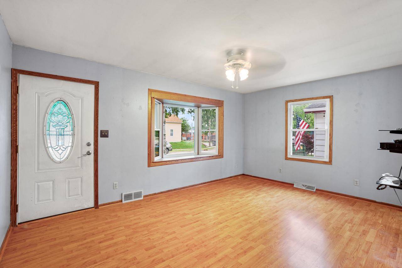 Grafton, WI 53024,1157 9th AVENUE