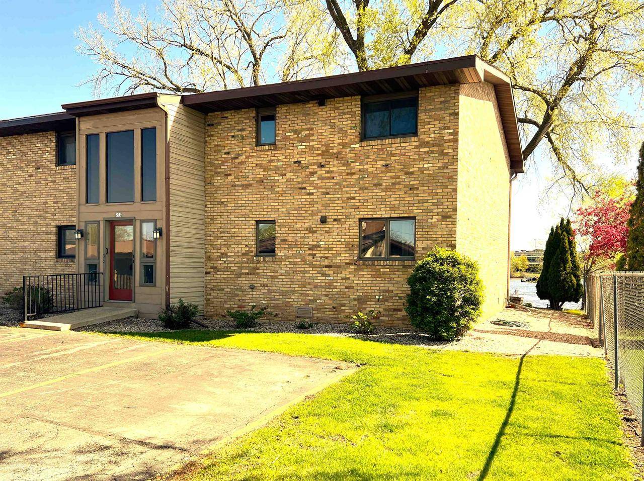 Oshkosh, WI 54902,232 N Campbell Road #C