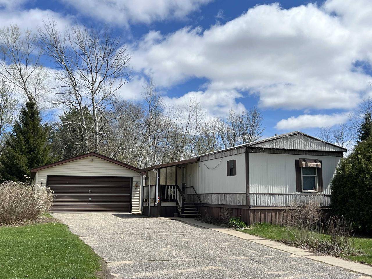 Mauston, WI 53948,510 Lincoln Street #L21