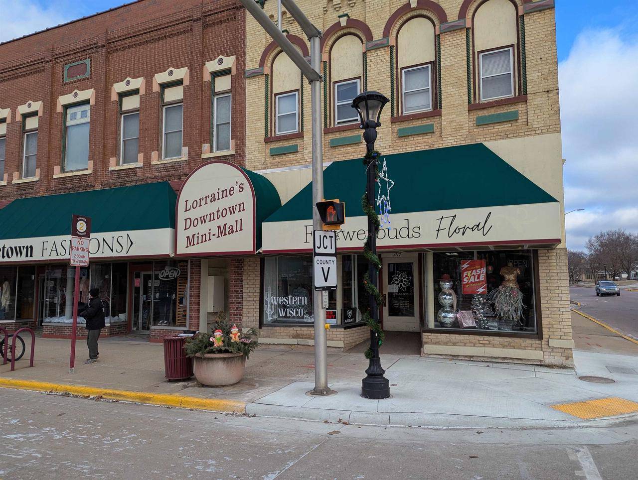 Reedsburg, WI 53959,297 E Main Street