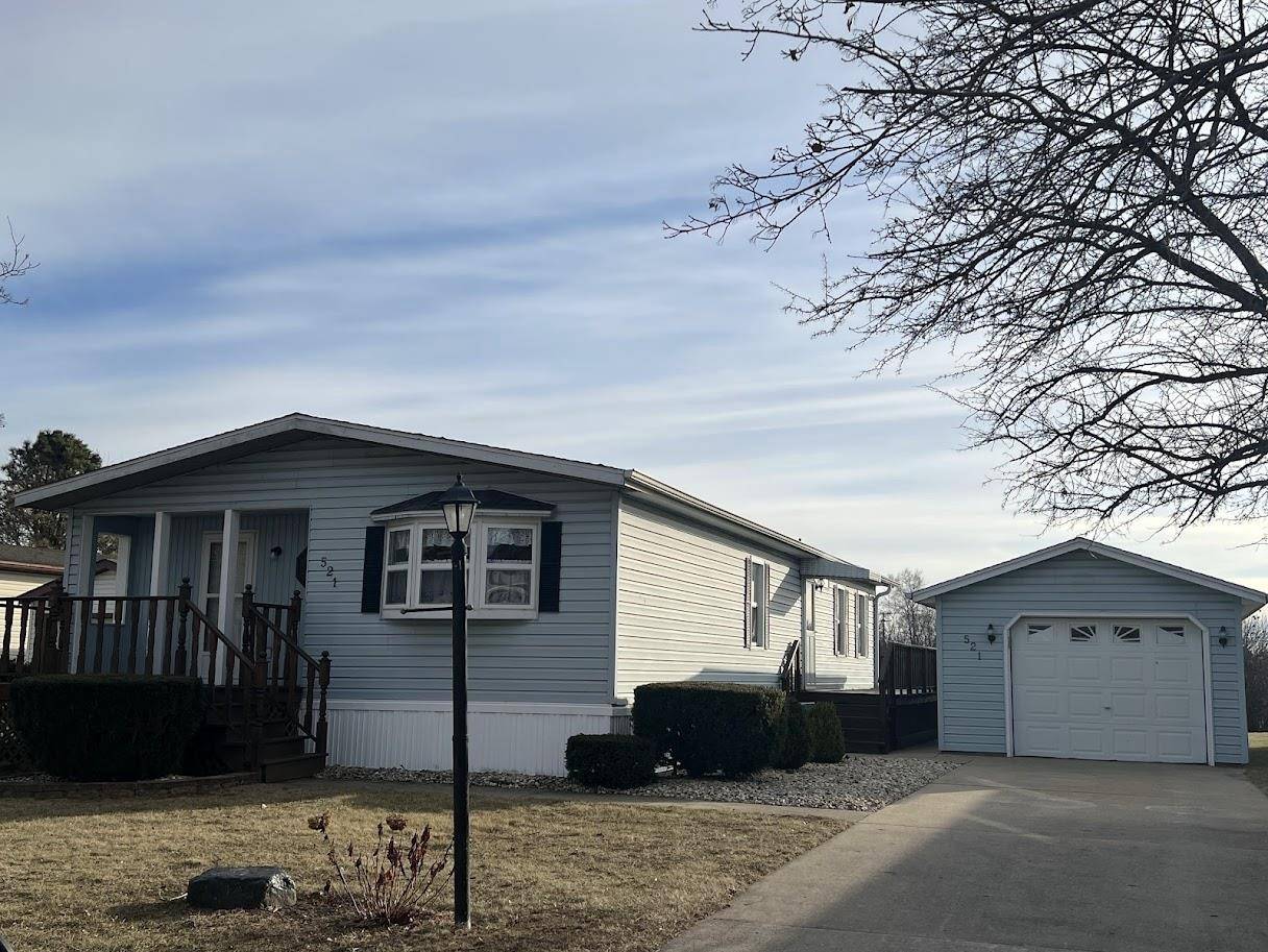 Waterford, WI 53185,521 Oak Lodge Road