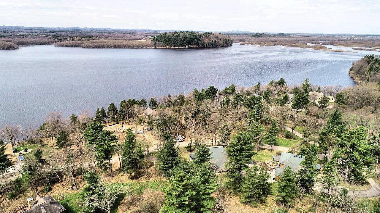 Wisconsin Dells, WI 53965,Bldg 20 1-2 Greenway Crossing PV
