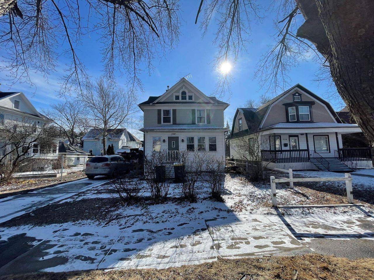 Reedsburg, WI 53959,736 E Main Street