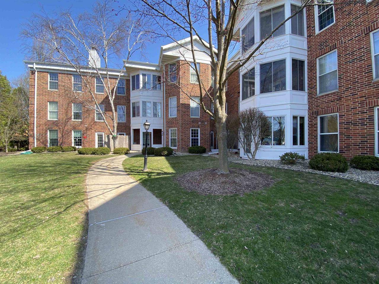 Madison, WI 53705,2820 Marshall Court #10