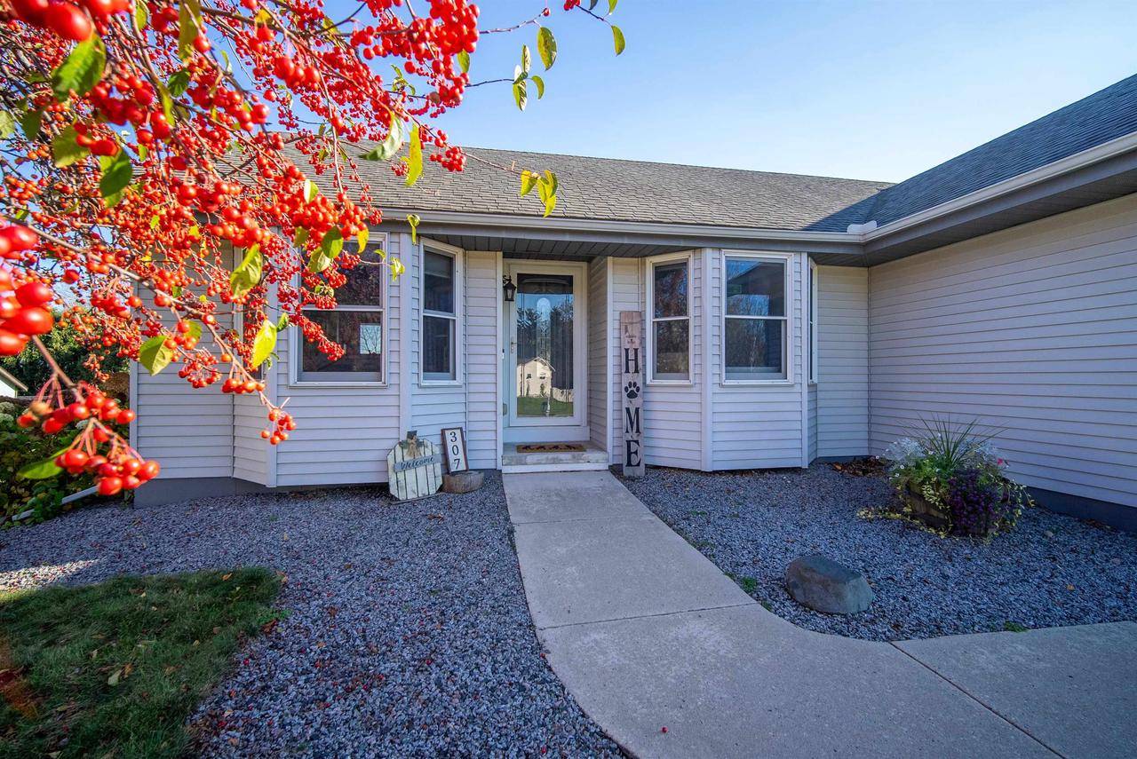 Deforest, WI 53532,307 Scott Drive