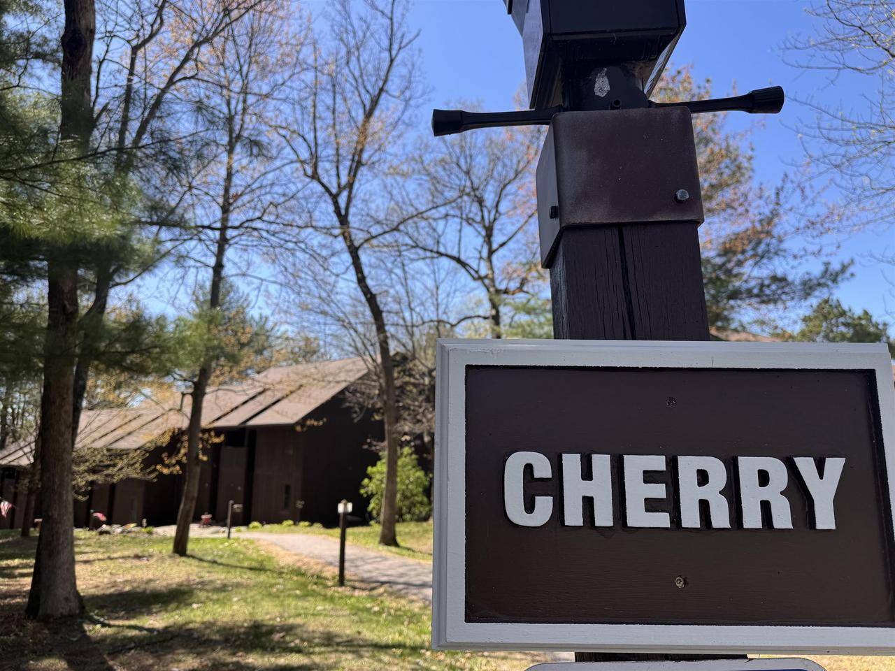 Wisconsin Dells, WI 53965,2 Cherry Trail