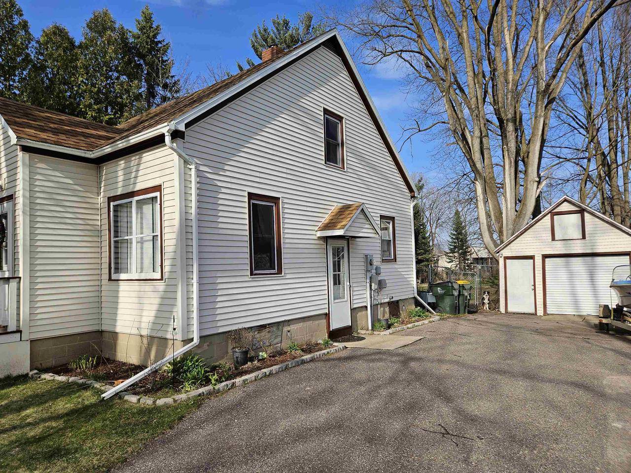 Reedsburg, WI 53959,447 Ellinwood Avenue