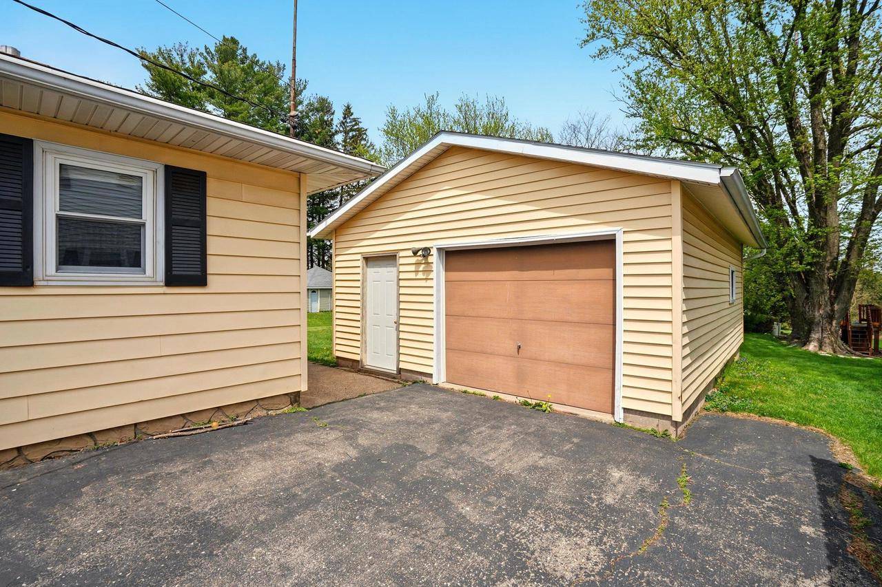Lancaster, WI 53813,1043 W Elm Street