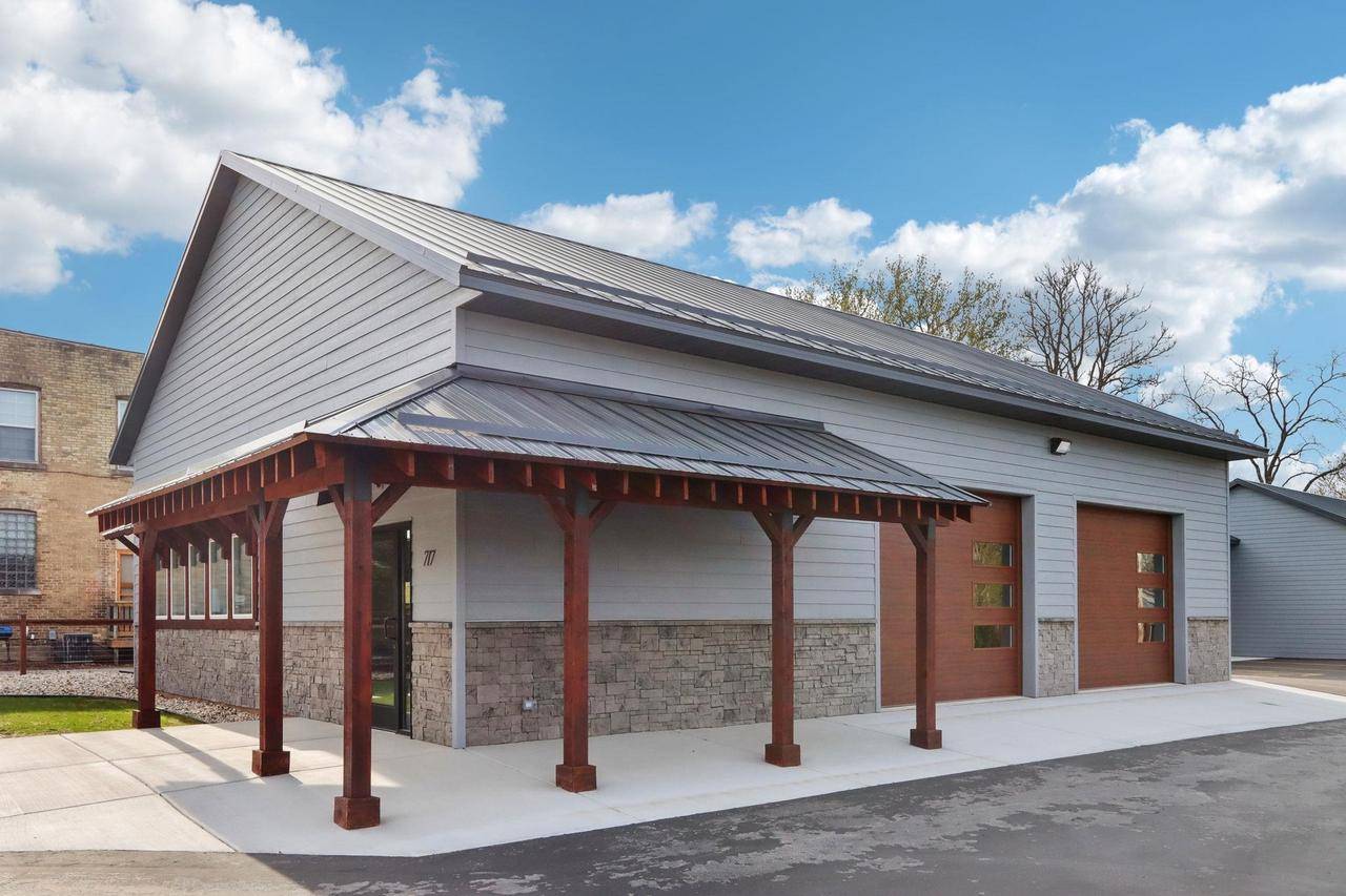 Watertown, WI 53094,717 W Main Street #717
