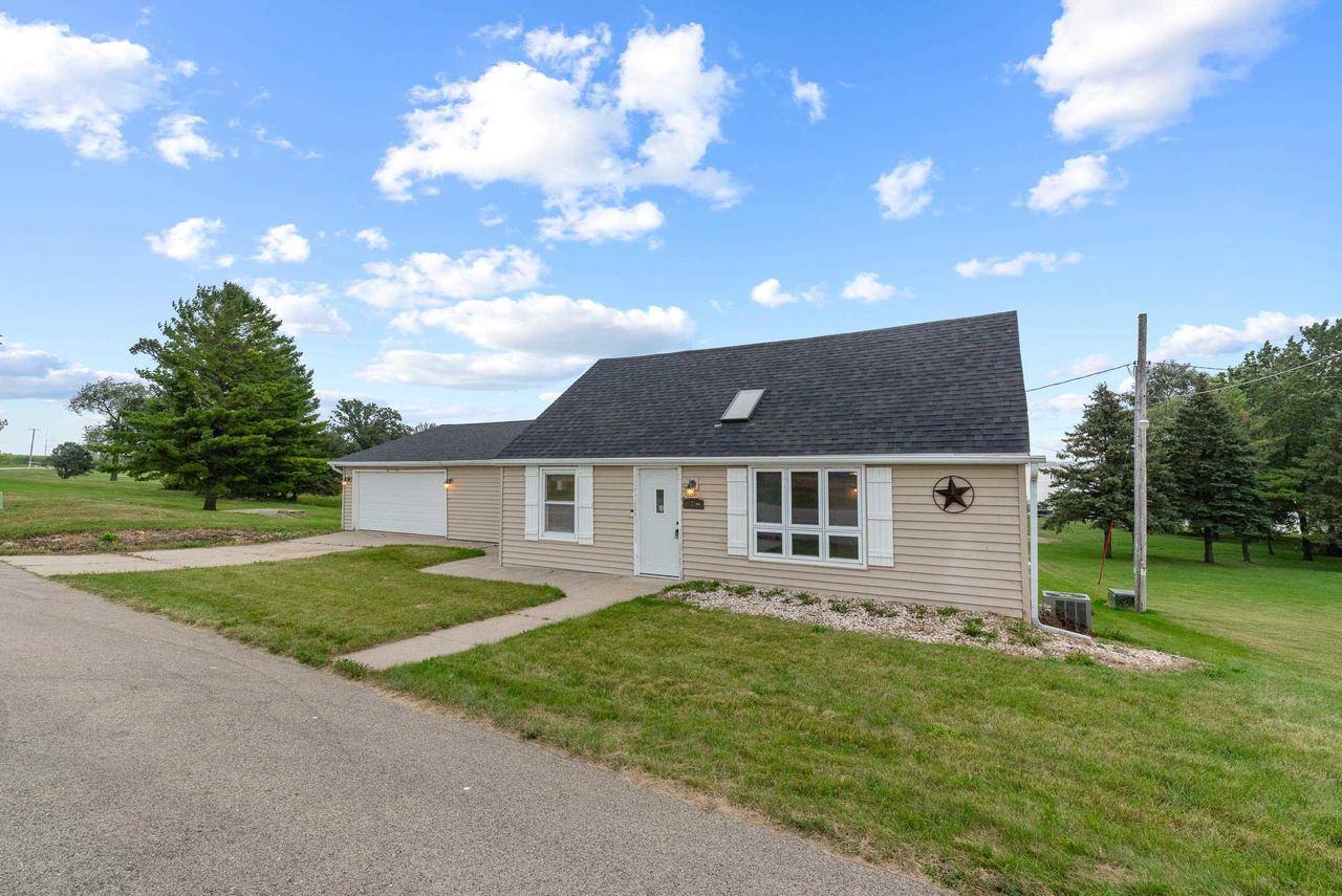 Fox Lake, WI 53933,W10723 Blackhawk Trail #4