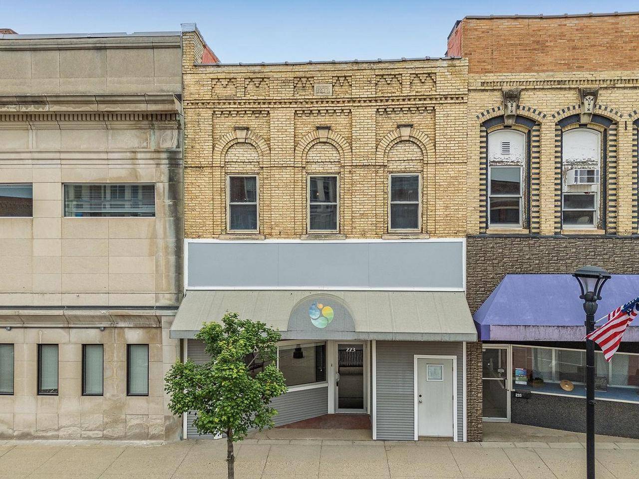 Reedsburg, WI 53959,223 E Main Street