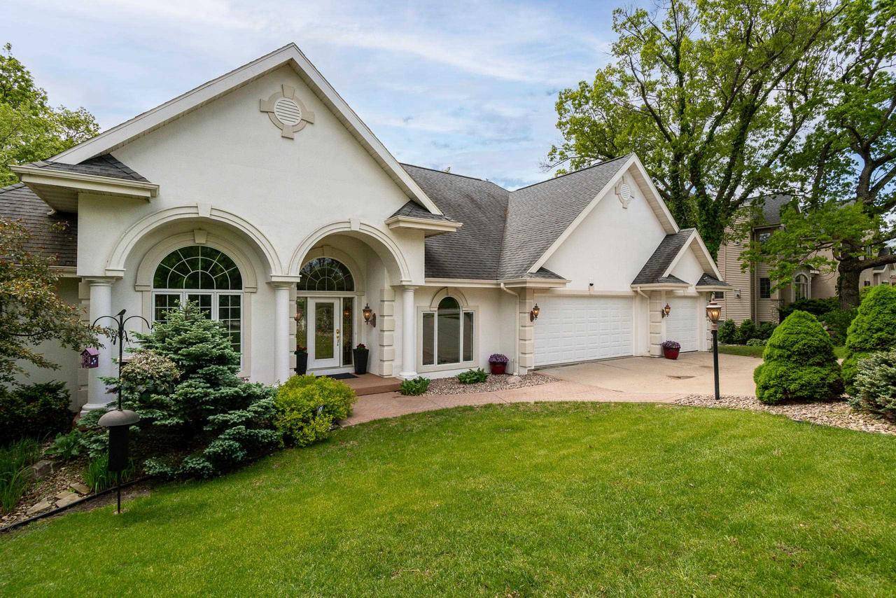 Middleton, WI 53562,9121 Blackhawk Road