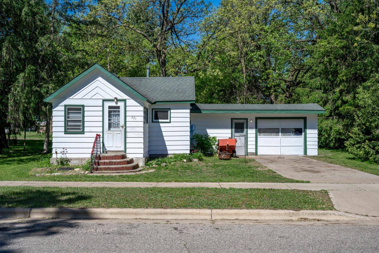 Adams, WI 53910,221 N Cedar Street