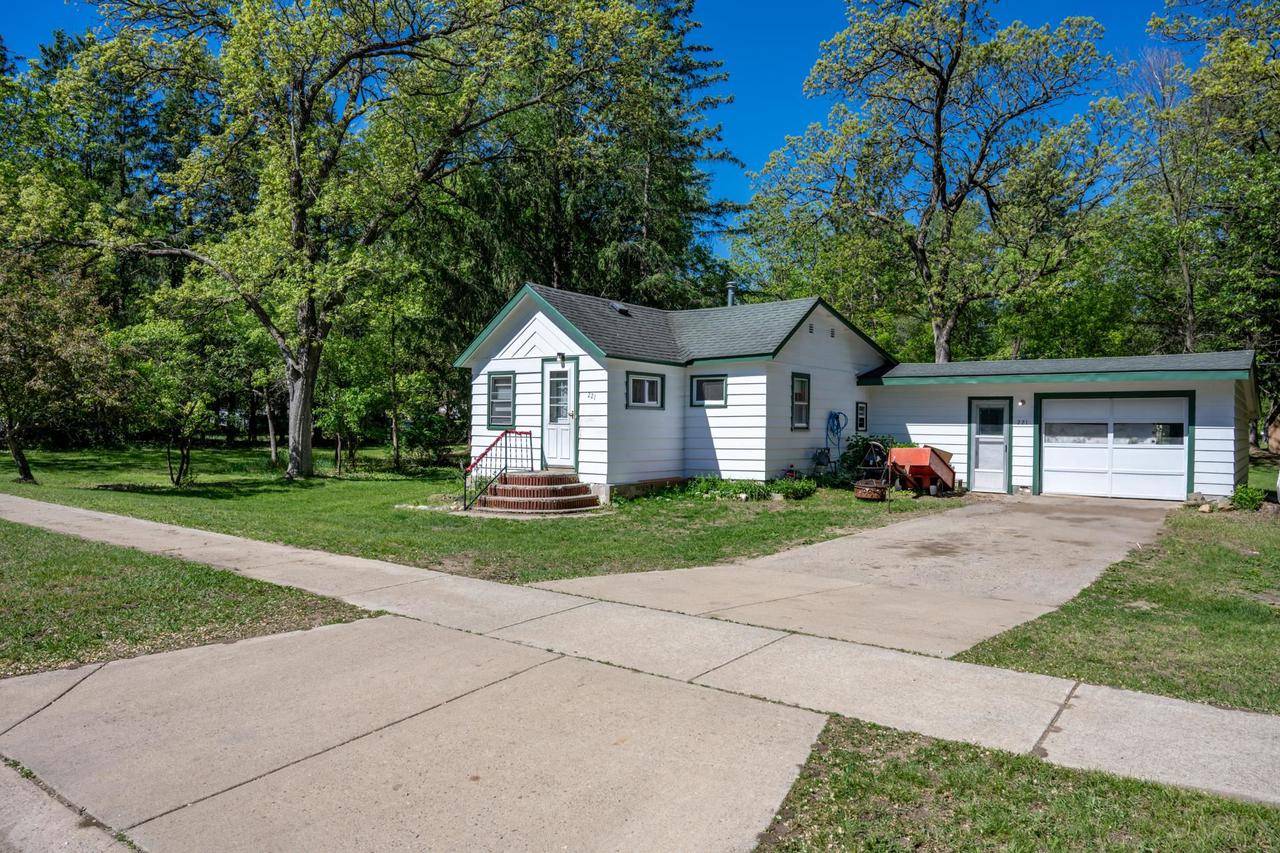 Adams, WI 53910,221 N Cedar Street