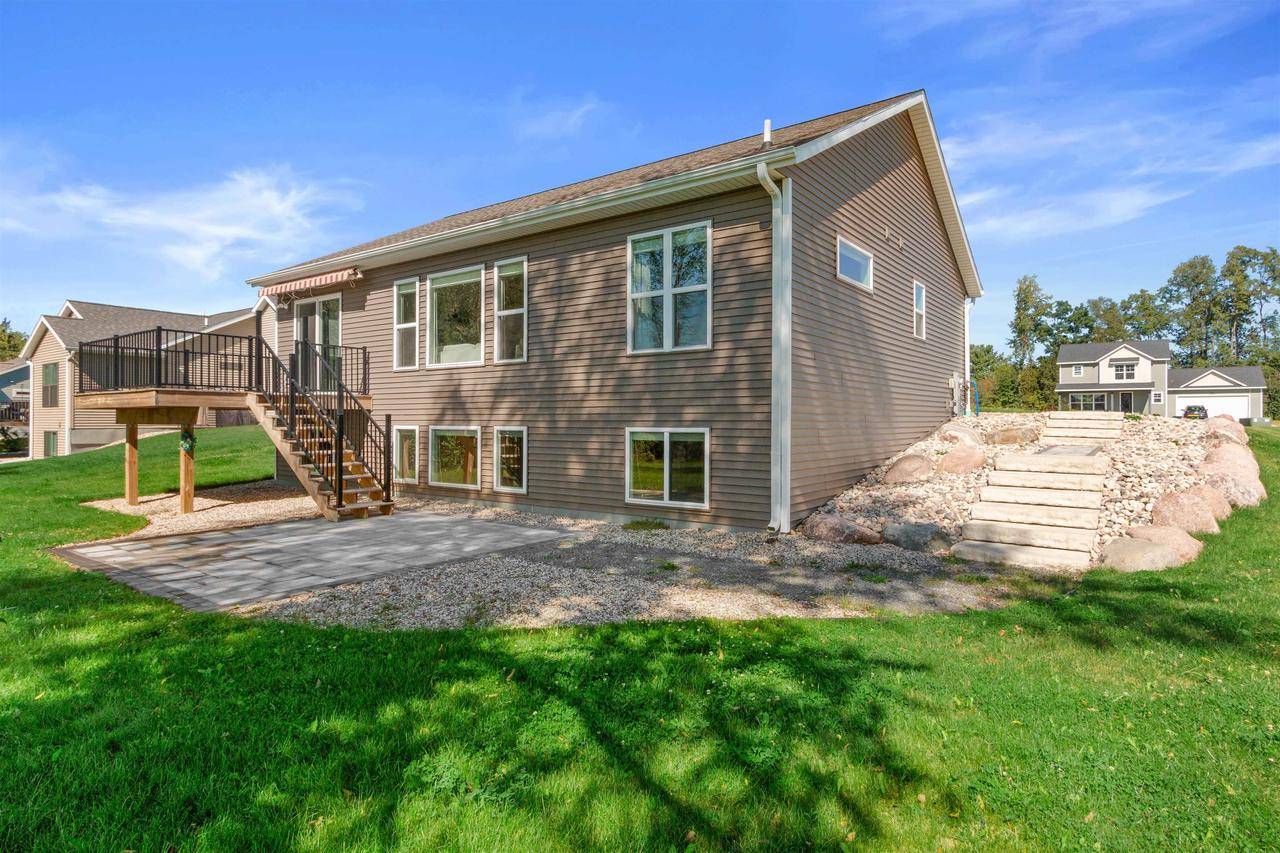 Amherst, WI 54406,391 ROARK WAY
