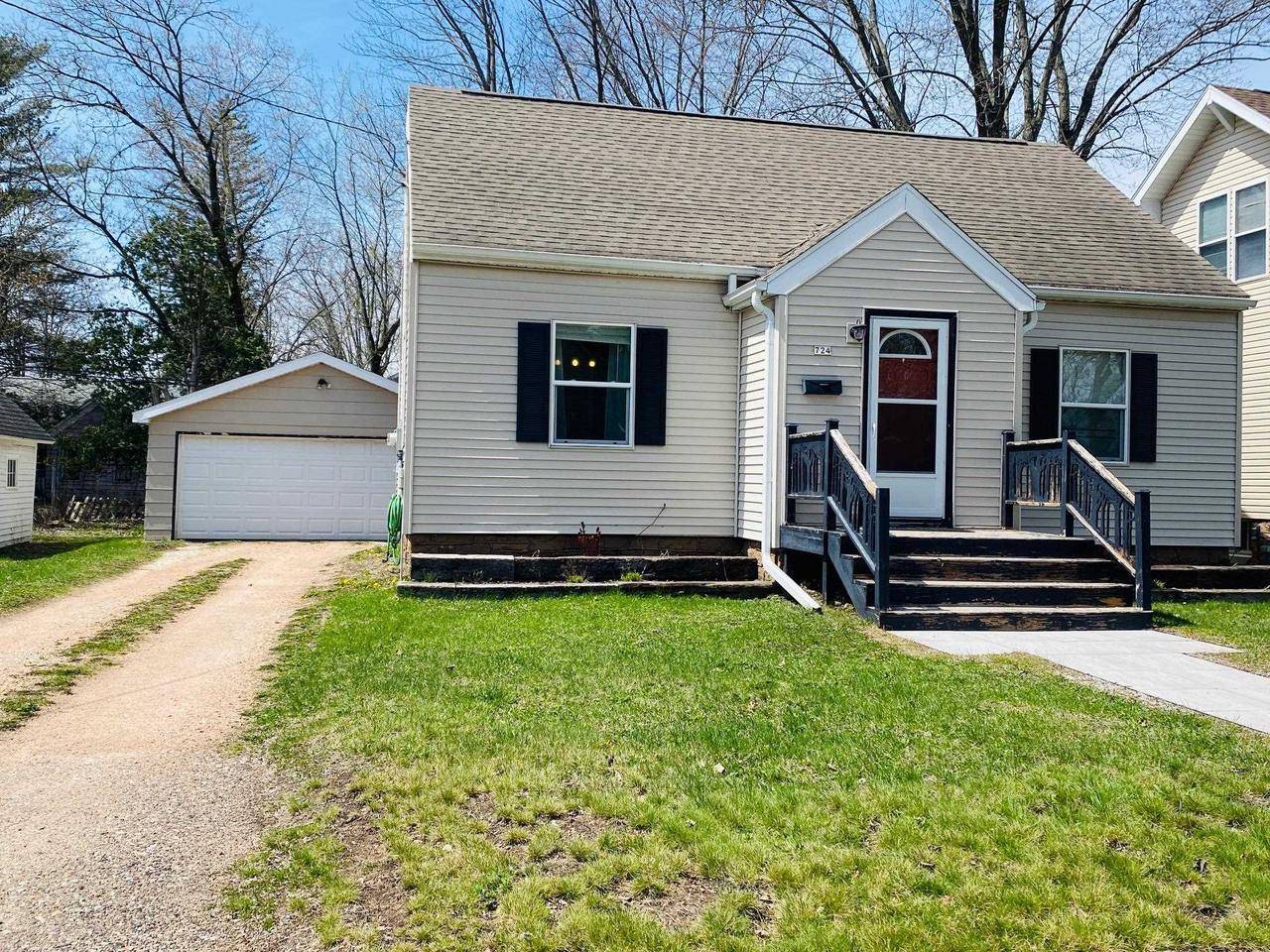 Stevens Point, WI 54481,724 SMITH STREET