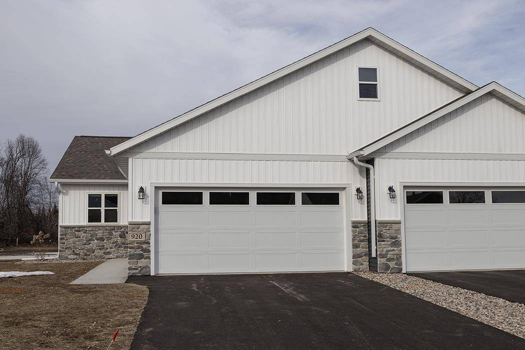 Plover, WI 54467,910-920 GREEN PASTURES TRAIL
