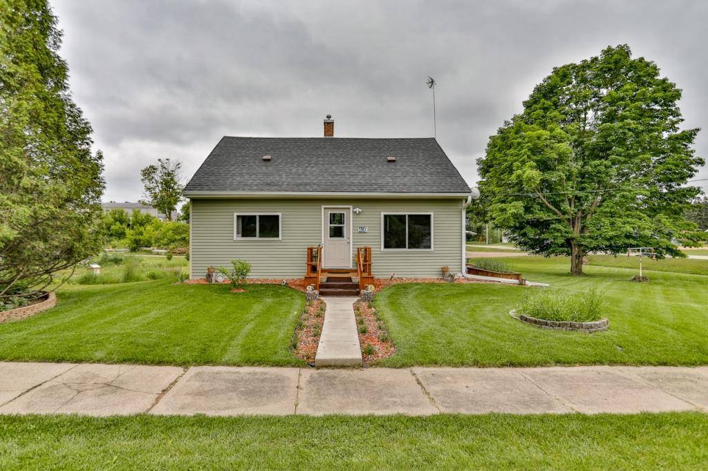 Mattoon, WI 54450,406 FLINT AVENUE